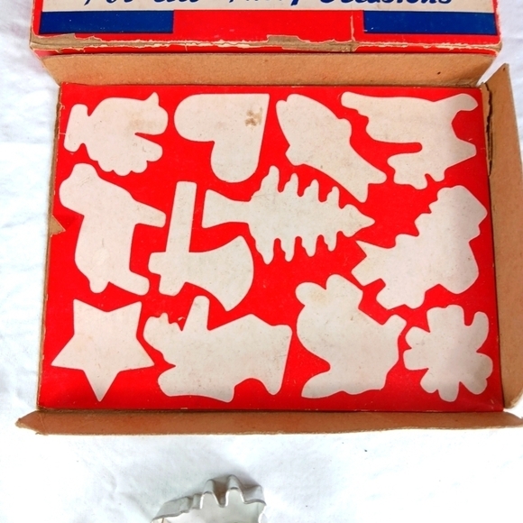 Vintage Metal Cookie Cutters Box Set Lot Christmas Party Occasions 1940s Retro - Picture 10 of 15